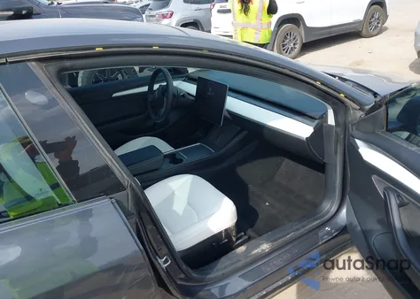 2021 Tesla Model 3 Long Range Dual Motor All-Wheel Drive z USA, uszkodzony, nr VIN 5YJ3E1EB0MF062004